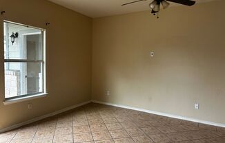 2 beds, 1 bath, $1,600, Unit Unit B