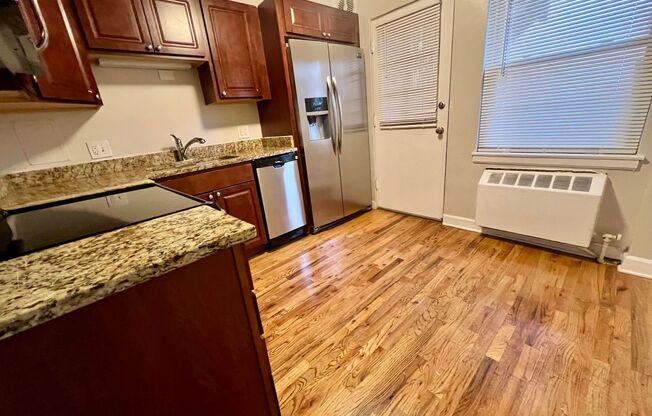 2104-24 W. Foster Ave