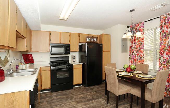 3 beds, 2 baths, 1,096 sqft, $1,550