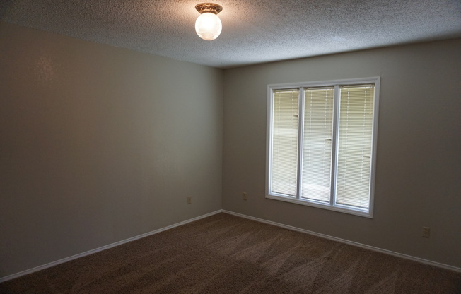 3 beds, 2 baths, 1,568 sqft, $1,395, Unit 7904 Aberdeen B