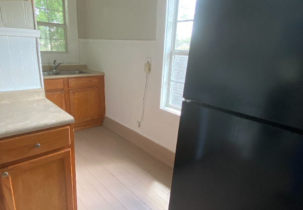 505 1/2 E MAIN ST