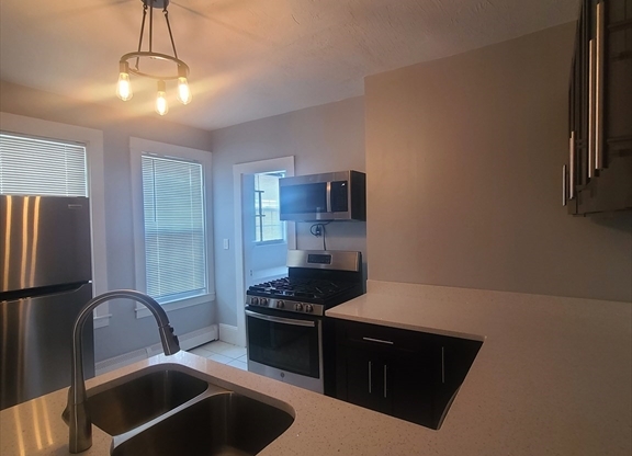 5 beds, 2 baths, 2,200 sqft, $4,800, Unit 1