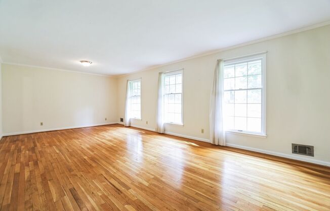 Spacious 5BR / 3BA House in Marietta