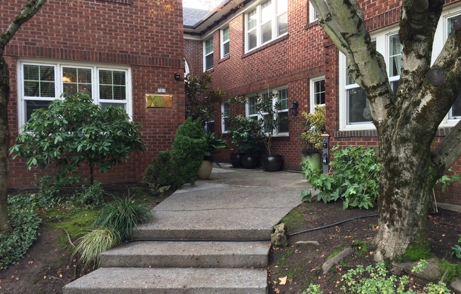 Upper Level Chasselton 1 Bedroom Condo in Vibrant Kerns Neighborhood