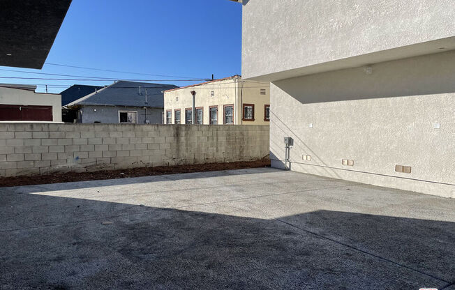 708 W 50 ST