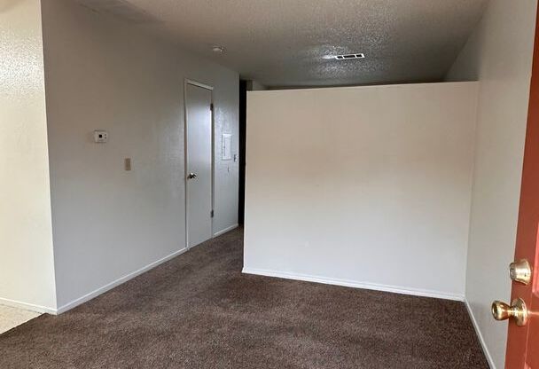 Studio, 1 bath, 450 sqft, $1,110, Unit 182