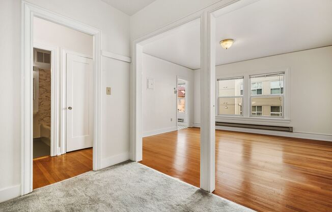 Studio, 1 bath, 425 sqft, $1,595, Unit 420