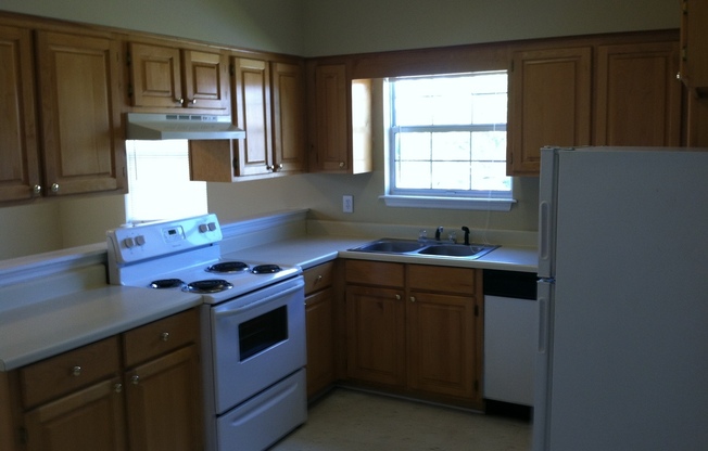 3bed/2bath duplex in Twin City for August!