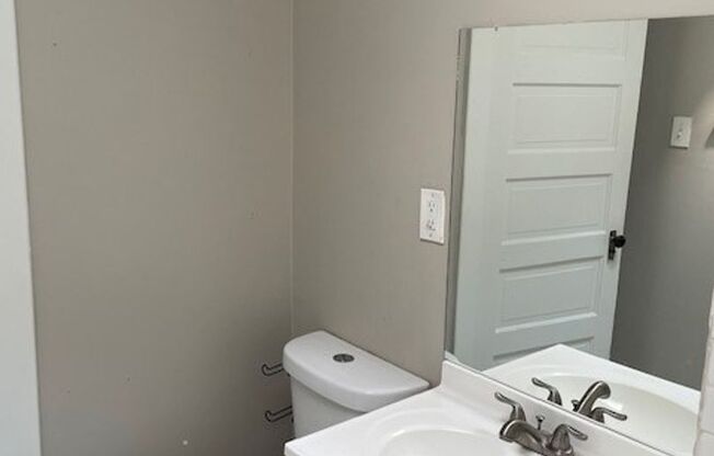 2 beds, 1 bath, 1,150 sqft, $975, Unit 1