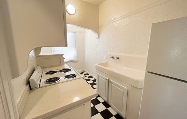 Studio, 1 bath, $1,295, Unit 04