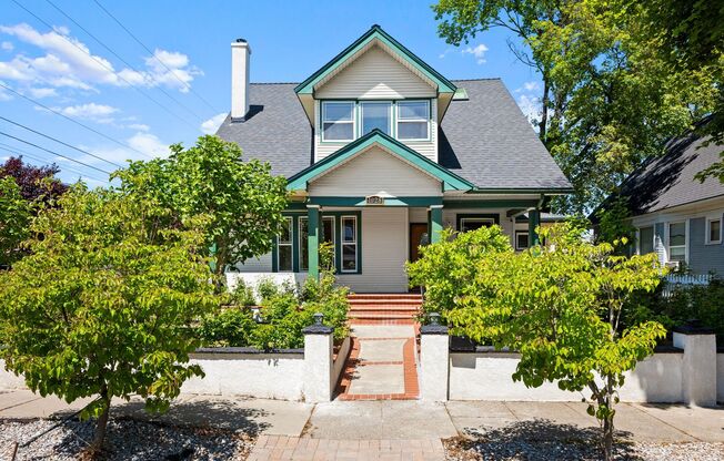 Beautiful Audubon 5 Bedroom Home! - Available now!