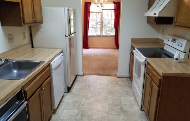 2 beds, 1 bath, $1,595