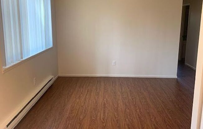 2 beds, 1 bath, 700 sqft, $1,425, Unit #06