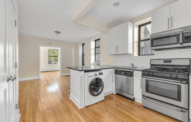 305 W 150 ST