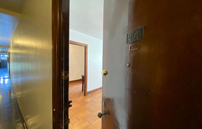 Studio, 1 bath, 400 sqft, $790, Unit 206