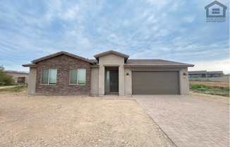 3Bed/2Bath House at I-17/Carefree Hwy! Move-In Ready on 12/10/2026! -- RV PARKING! NO HOA!