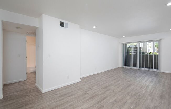 2 beds, 2 baths, 965 sqft, $2,895, Unit 130