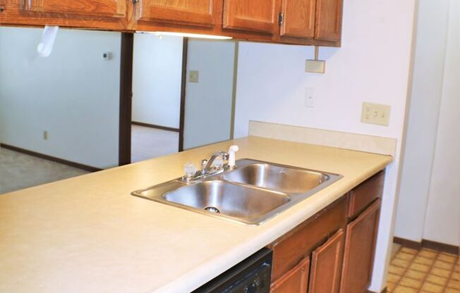 2 beds, 2 baths, 750 sqft, $1,195, Unit #05