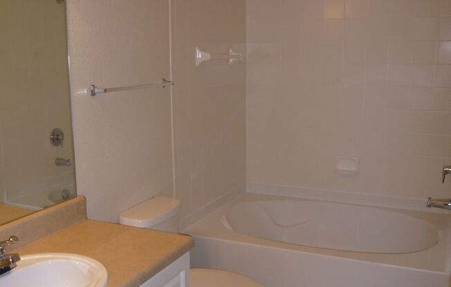 2 beds, 1 bath, $1,595, Unit ORANGE COUNTY