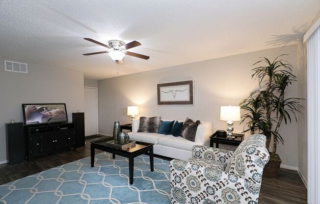 1 bed, 1 bath, 745 sqft, $835