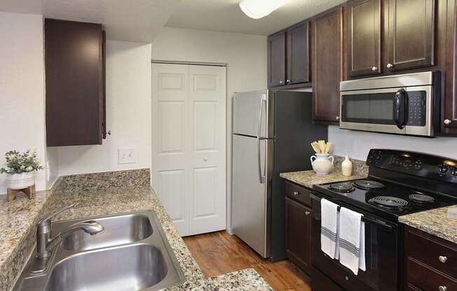 Kitchens with granite countertops and stainless steel appliances (Signature Series)