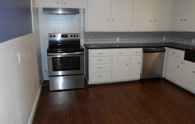 3 beds, 1 bath, $1,025