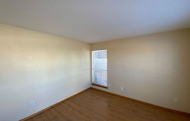 4 Bedroom Home Available Near Unser Blvd NW & Ladera Dr NW!