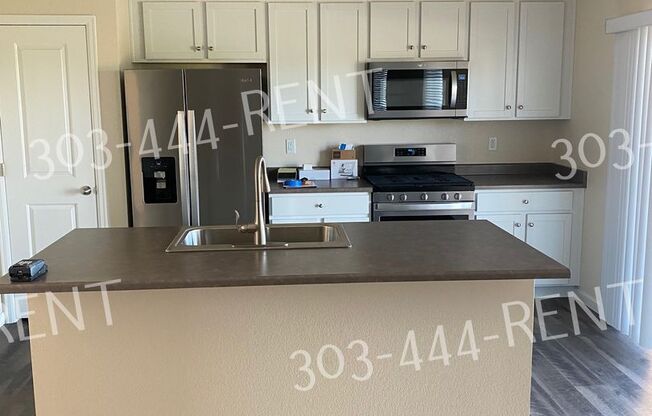 Beautiful & Desirable Golf Course Community!