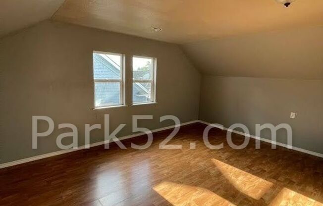 3 beds, 1 bath, $2,100