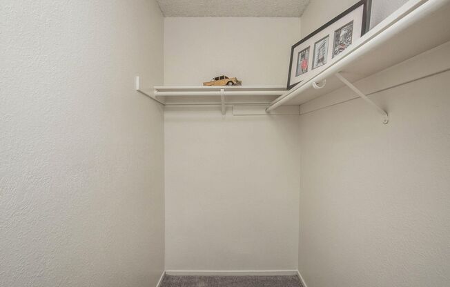 2 beds, 1 bath, 900 sqft, $1,610, Unit 17-056
