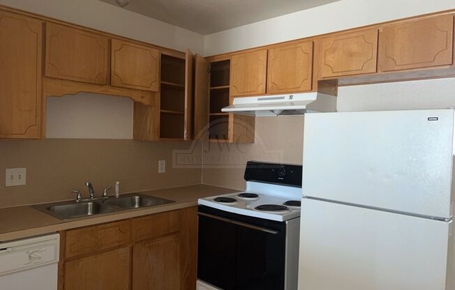 2 beds, 1.5 baths, $795