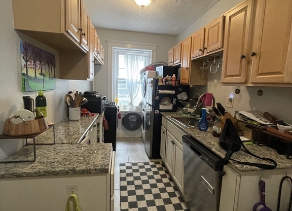 2 beds, 1 bath, 814 sqft, $2,700, Unit 3