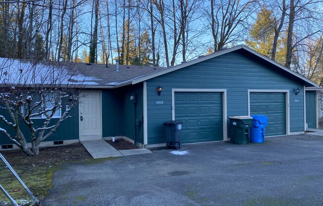 Large 3 bed 2 bath Duplex in Tumwater!  Easy to book Self Tour!