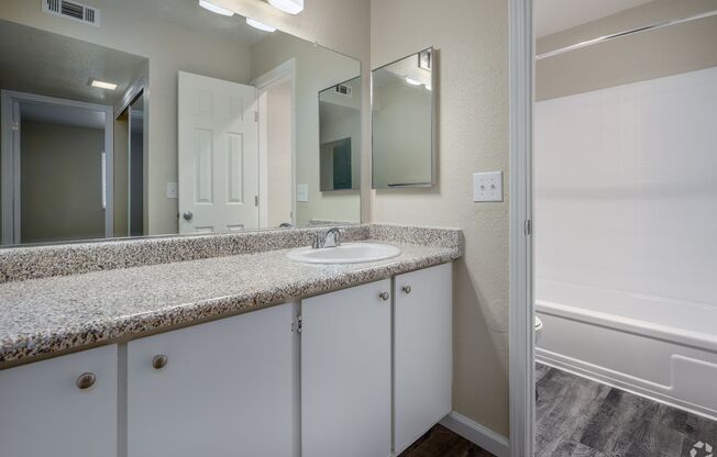 2 beds, 1 bath, 861 sqft, $1,750, Unit 98