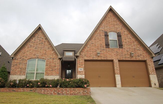 Available Now! Gorgeous 3 bed 2 bath home in Hadley Court!