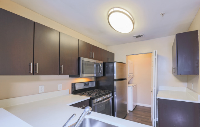 2 beds, 2 baths, 1,093 sqft, $2,450, Unit 141RT-402