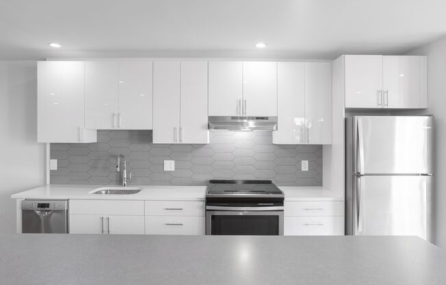 2 beds, 2 baths, 915 sqft, $2,300, Unit 416