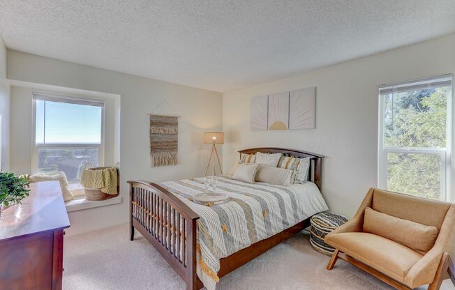 2 beds, 2 baths, 870 sqft, $1,735, Unit 10-112