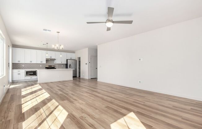 BEAUTIFUL PHOENIX HOME IN GATED COMMUNITY!