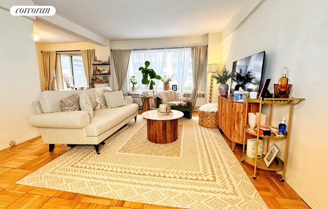 249 E 48 ST