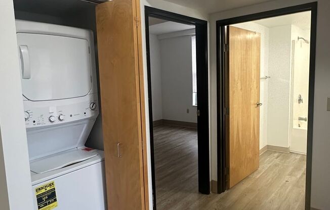 2 beds, 1 bath, 815 sqft, $1,750, Unit 609