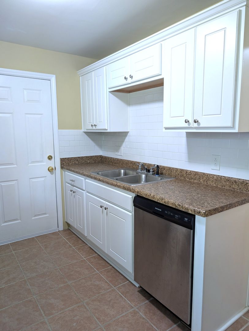 Minutes from Uptown/I-85/I-485!  100% Upgraded, 2 Bedroom!