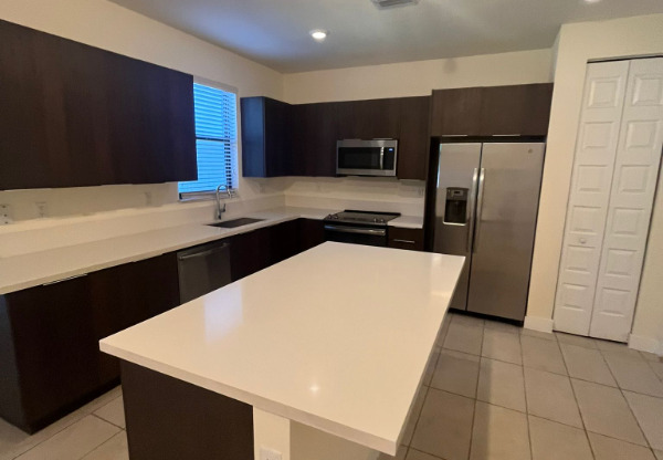 8154 NW 114