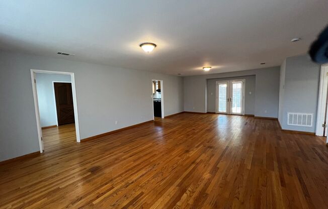 2 beds, 1 bath, $2,995