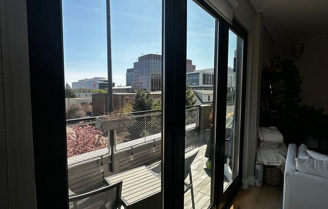 Spacious 2 Bed, 2 Bath Luxury Condo with Downtown Boston Views