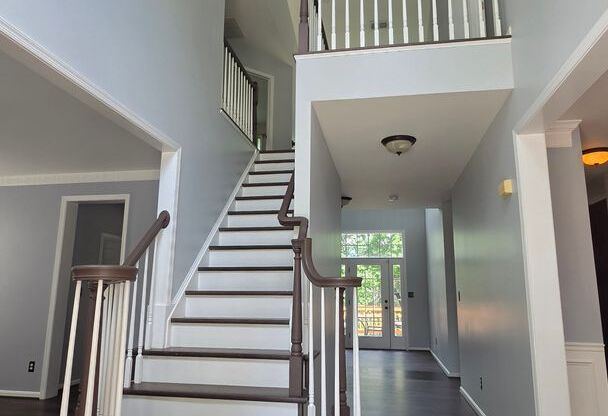 Luxurious Kingstowne Home