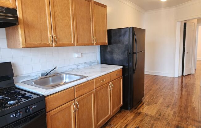 Belmont-Cragin One Bed/1 Bath! Cats welcome **Income Guidelines Apply**