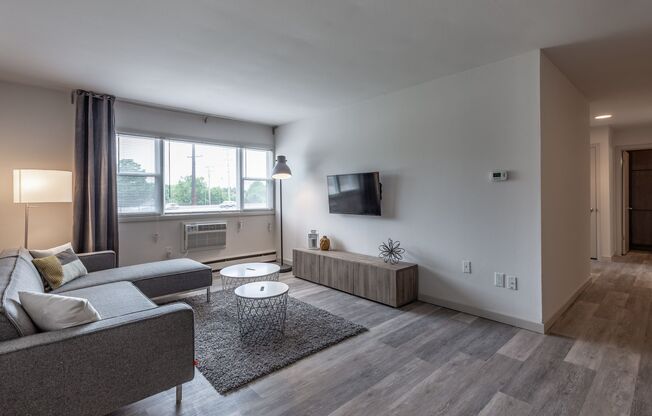 2 beds, 1 bath, $1,395, Unit 303