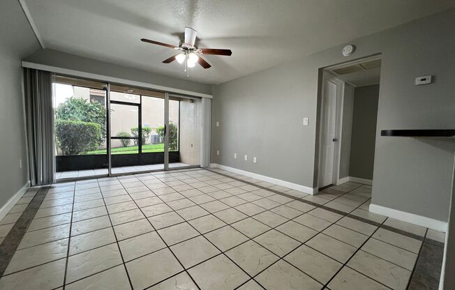 Altamonte Springs 1/1 Condo ~ Lakefront Community ~ Great Amenities!!