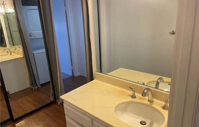 1 bed, 1 bath, 754 sqft, $2,300, Unit 902